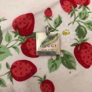 グッチ(Gucci)のグッチ　GUCCI ペンダントトップ　ネックレス　ロゴ　プレート　シルバー(ネックレス)