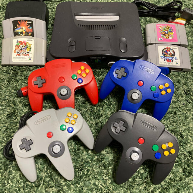 NINTENDO 64(ニンテンドウ64)のsetHN64 本体 コントローラ４個 動作確認済み　ニンテンドー64 スマブラ エンタメ/ホビーのゲームソフト/ゲーム機本体(家庭用ゲーム機本体)の商品写真