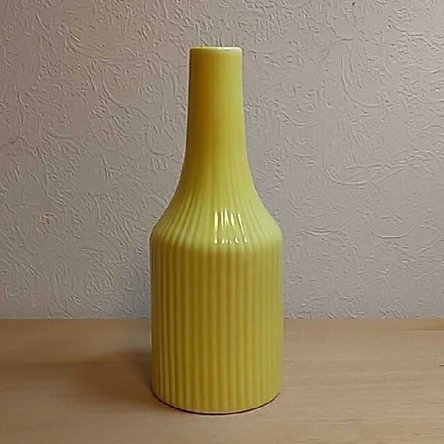新品 フラワーベース 北欧 陶器 イエロー インテリア/住まい/日用品のインテリア小物(花瓶)の商品写真
