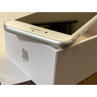 アップル(Apple)の【美品】iPhone8 本体　ホワイト 64GB SIMフリー（ロック解除済み）(スマートフォン本体)