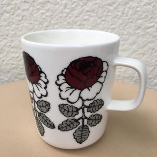 マリメッコ(marimekko)の激レア★新品未使用 限定 ヴィヒキルース マグカップ マリメッコ　ボルドー(グラス/カップ)