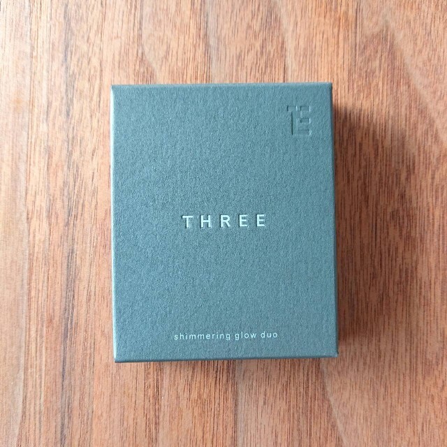 THREE(スリー)のスリー THREE シマリング グロー デュオ  01  6.8g  コスメ/美容のベースメイク/化粧品(フェイスカラー)の商品写真