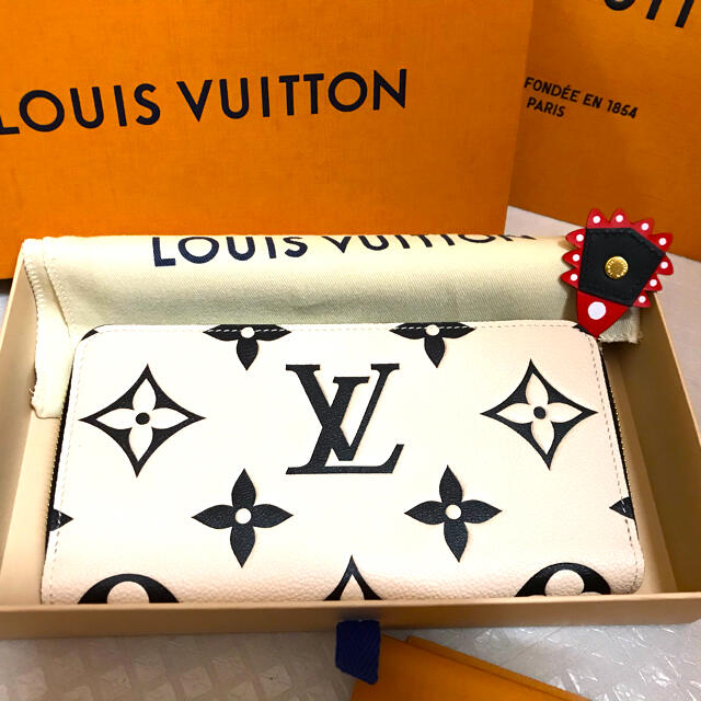 LOUIS VUITTON(ルイヴィトン)の❤︎ルイヴィトン❤︎ 限定　クラフティ　ジッピーウォレット　クレーム レディースのファッション小物(財布)の商品写真