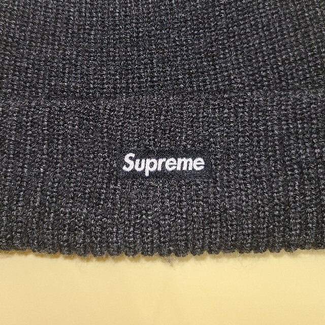 Supreme(シュプリーム)の《Supreme》ビーニー（黒） メンズの帽子(ニット帽/ビーニー)の商品写真