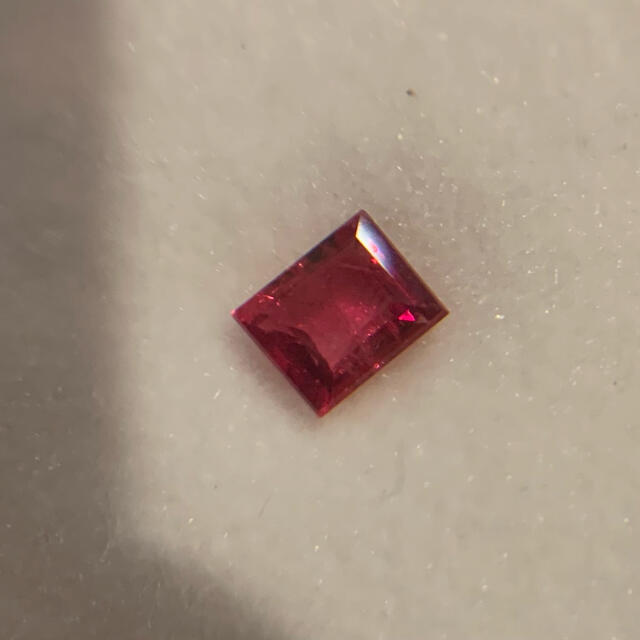 レッドベリル　0.12ct