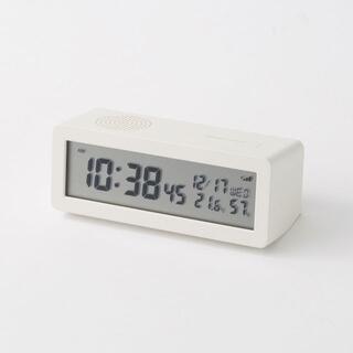 ムジルシリョウヒン(MUJI (無印良品))のデジタル電波時計（大音量アラーム機能付） 置時計・ホワイト(置時計)