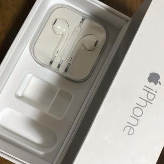 アップル(Apple)の新品未使用 iPhone 純正品 イヤフォン(ヘッドフォン/イヤフォン)