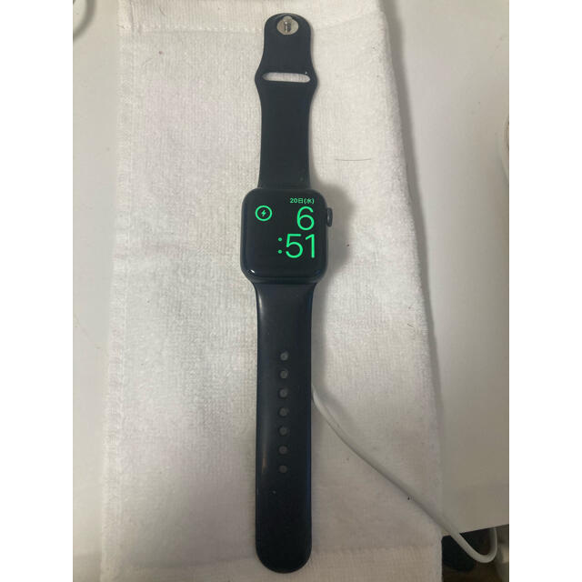 Apple(アップル)のApple Watch series4 40mm(小さい方) 箱ありバッテリ93 メンズの時計(腕時計(デジタル))の商品写真