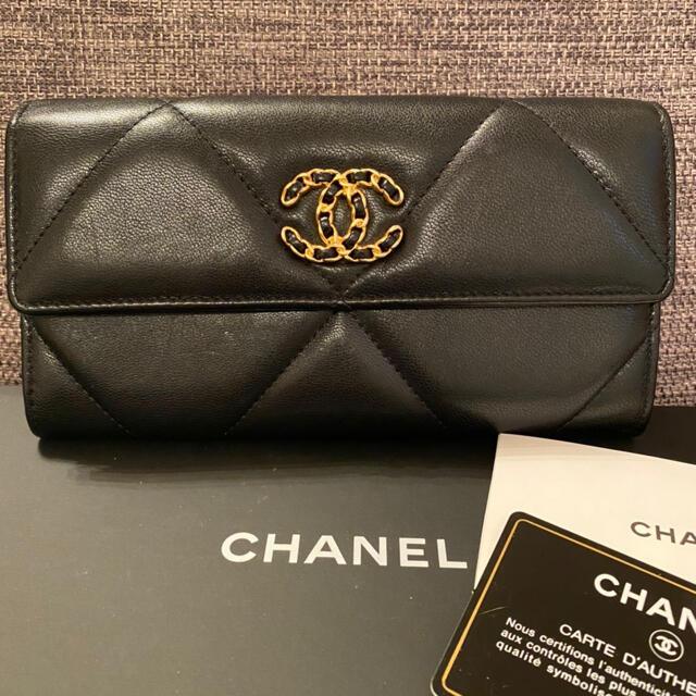 2023・新作】 CHANEL - 正規品 CHANEL19 フラップウォレット 長財布