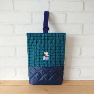 ファミリア(familiar)の【ハンドメイド】キシャクマワッペン付シューズバッグ 青チェック 上履き入れ (バッグ/レッスンバッグ)