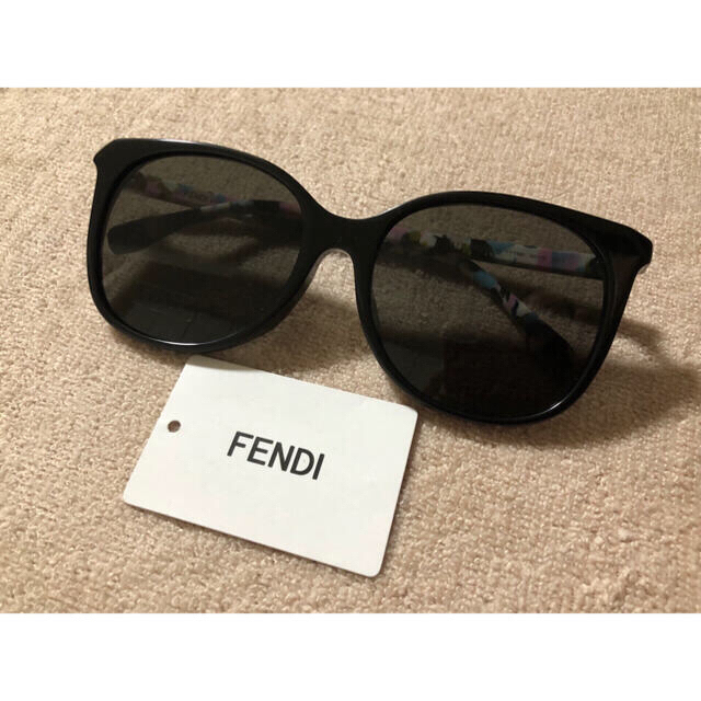 FENDI(フェンディ)の【FENDI】サングラス レディースのファッション小物(サングラス/メガネ)の商品写真