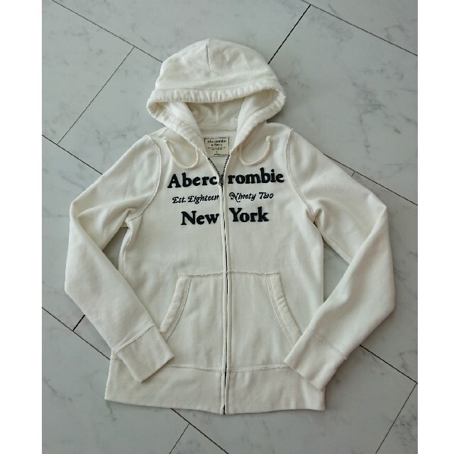 Abercrombie&Fitch(アバクロンビーアンドフィッチ)のアバクロ🌱パーカー レディースのトップス(パーカー)の商品写真