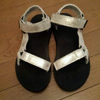 テバ(Teva)の★専用★テバ★ゴールド★サンダル★(サンダル)