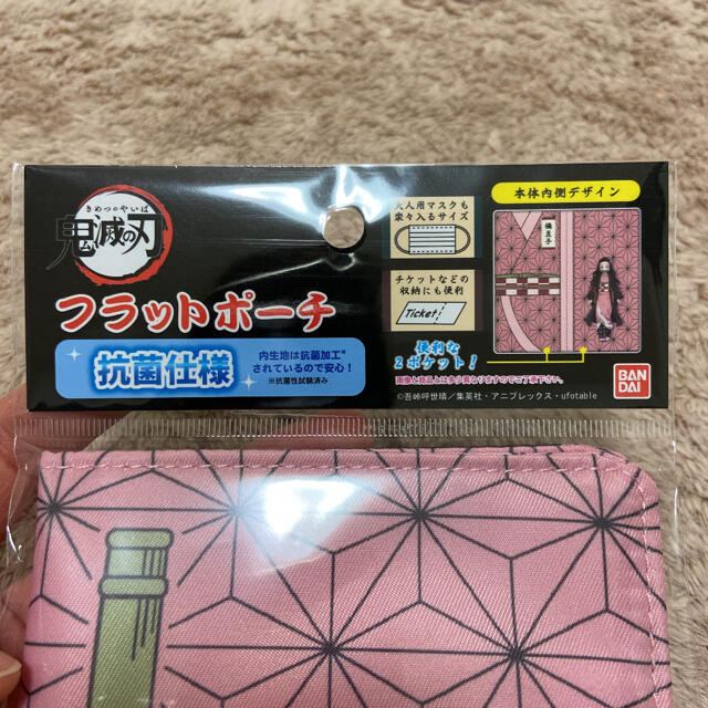 BANDAI(バンダイ)のBANDAI 鬼滅の刃フラットポーチ　ねずこ　抗菌仕様 エンタメ/ホビーのおもちゃ/ぬいぐるみ(キャラクターグッズ)の商品写真