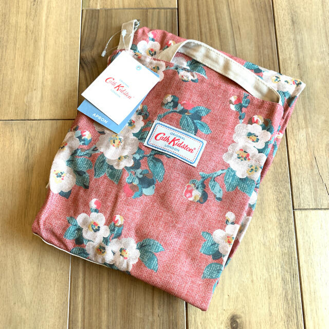 Cath Kidston(キャスキッドソン)の【新品】エプロン キャスキッドソン メイフィールドブロッサム インテリア/住まい/日用品のキッチン/食器(その他)の商品写真