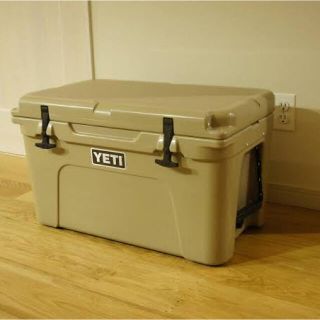 スノーピーク(Snow Peak)のTundra 45【新品未使用】YETI　クーラーボックスTan(その他)