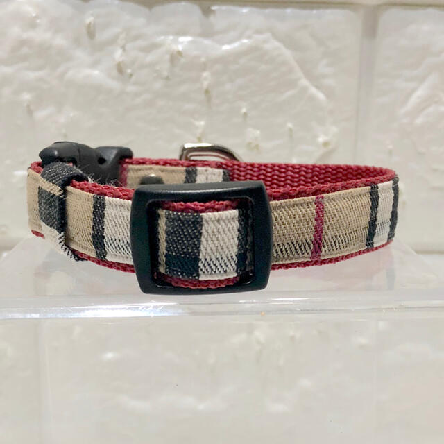 ベージュチェック×赤ラインのシンプル首輪　犬・猫　 ハンドメイドのペット(リード/首輪)の商品写真