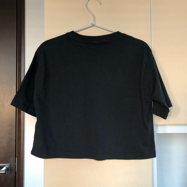 NIKE(ナイキ)のNIKE ショート丈の黒Tシャツ レディースのトップス(Tシャツ(半袖/袖なし))の商品写真