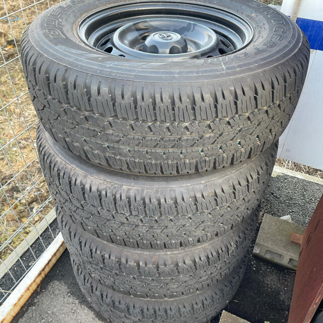 BRIDGESTONE(ブリヂストン)の新車外し　トヨタ　ハイラックス　純正ホイール　265/65R17 DUELER 自動車/バイクの自動車(タイヤ・ホイールセット)の商品写真