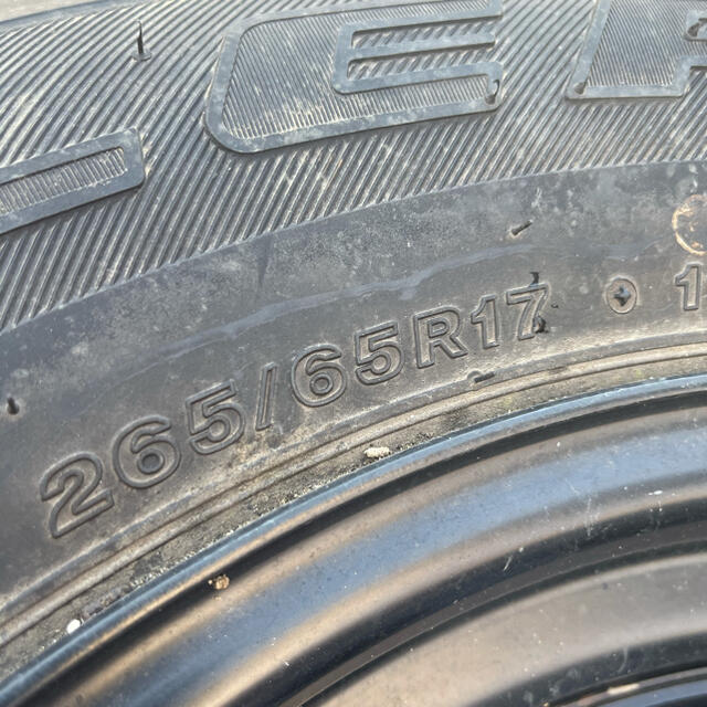 BRIDGESTONE(ブリヂストン)の新車外し　トヨタ　ハイラックス　純正ホイール　265/65R17 DUELER 自動車/バイクの自動車(タイヤ・ホイールセット)の商品写真