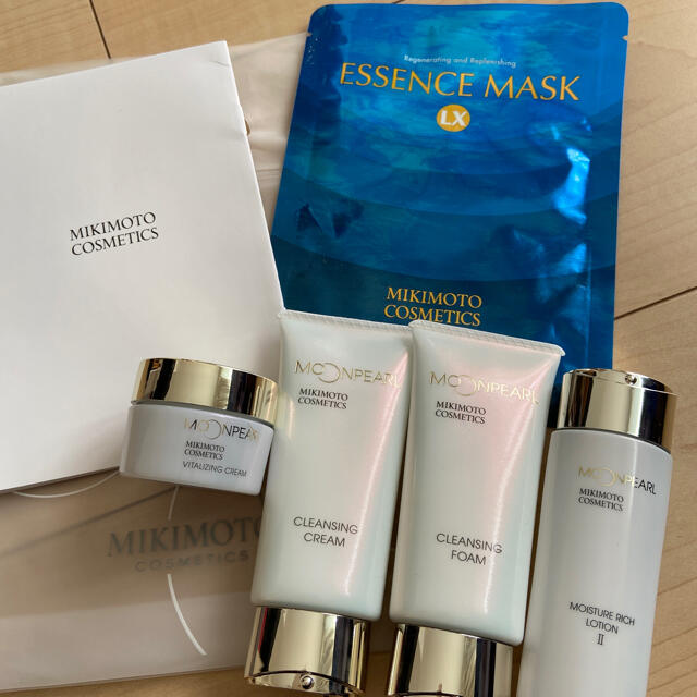 MIKIMOTO(ミキモト)のゆう様専用　MIKIMOTO COSMETICS  ミキモト　ムーンパール コスメ/美容のスキンケア/基礎化粧品(化粧水/ローション)の商品写真