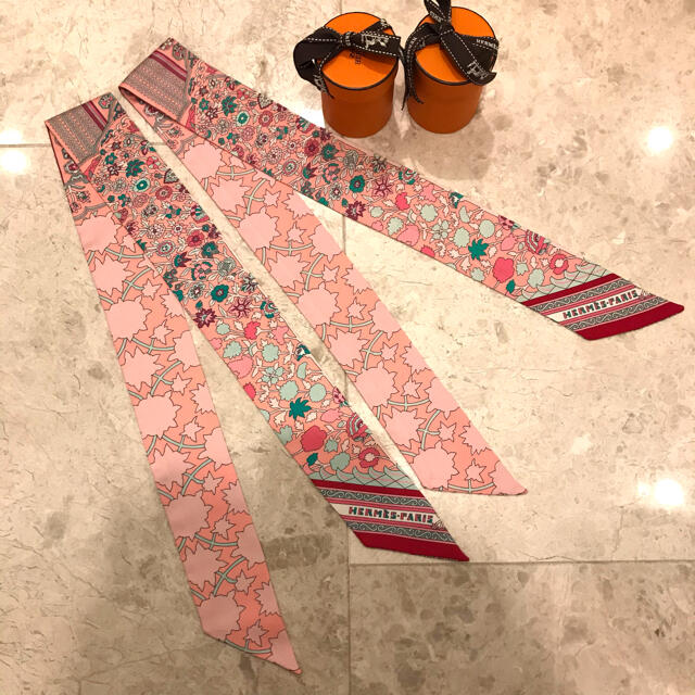 Hermes(エルメス)の美品 エルメス ツイリー ❣️ ペルシャ 絨毯 ピンク レディースのファッション小物(バンダナ/スカーフ)の商品写真