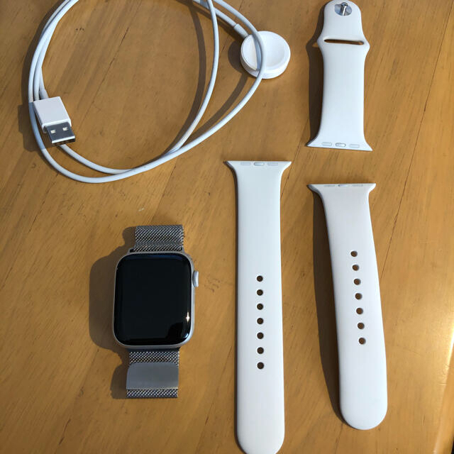 Apple Watch(アップルウォッチ)のApple Watch SE 44mm シルバー メンズの時計(腕時計(デジタル))の商品写真