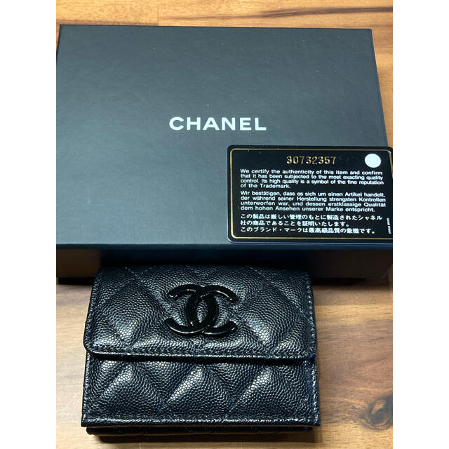 CHANEL(シャネル)のシャネル　スモールフラップウォレット　コンパクトウォレット　オールブラック レディースのファッション小物(財布)の商品写真