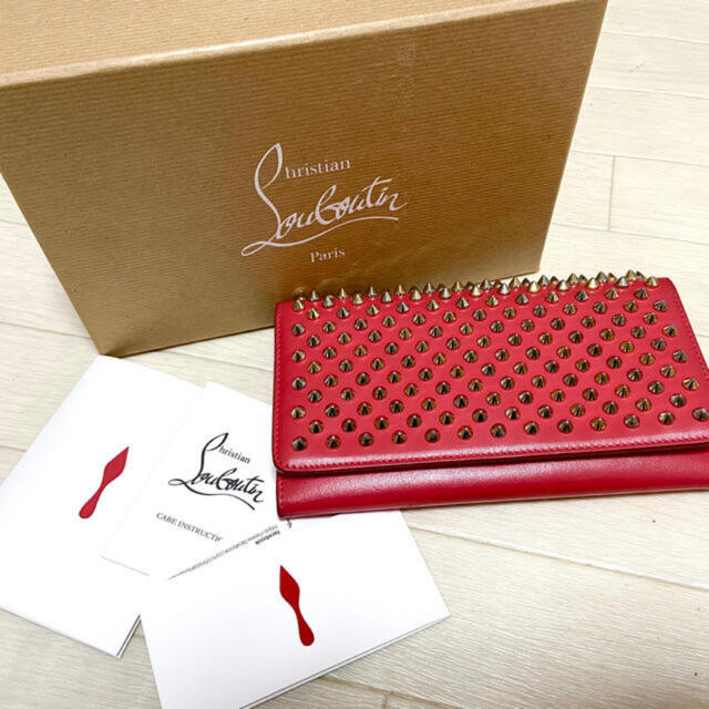 Christian Louboutin(クリスチャンルブタン)のクリスチャンルブタン　長財布　赤　レッド レディースのファッション小物(財布)の商品写真