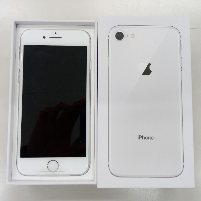 iPhone 8 Silver 64 GB au