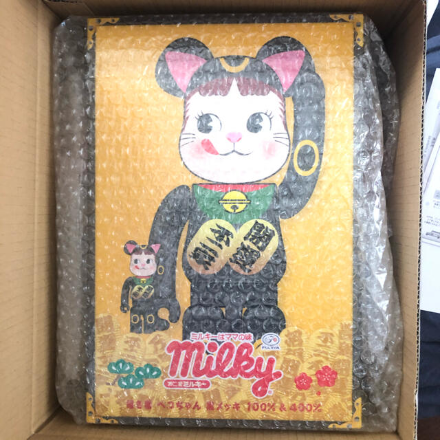 不二家(フジヤ)の7%offクーポン今日まで BE@RBRICK 招き猫 ペコちゃん 黒メッキ エンタメ/ホビーのフィギュア(その他)の商品写真