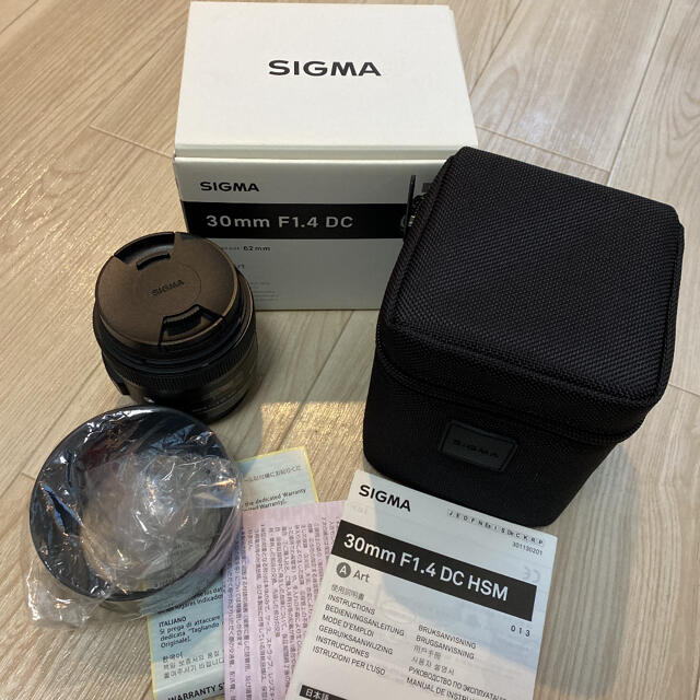 SIGMA(シグマ)のSIGMA 30F1.4 DC HSM/C キャノンマウント　シグマ　Canon スマホ/家電/カメラのカメラ(レンズ(単焦点))の商品写真
