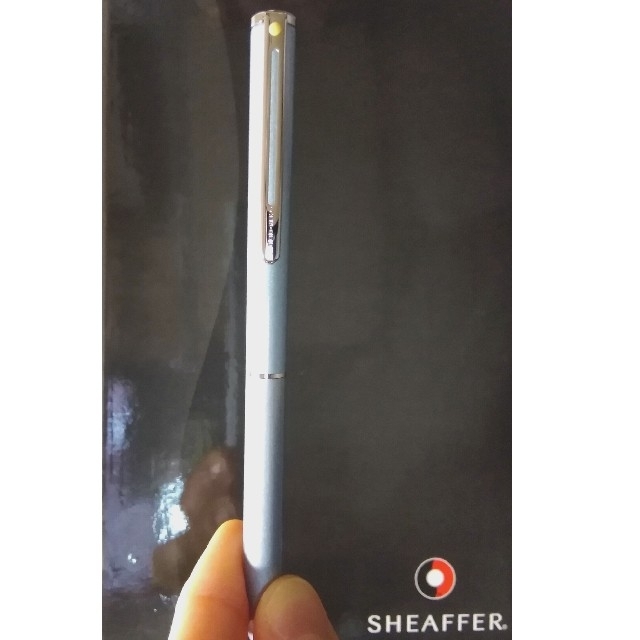 SHEAFFER(シェーファー)の●新品未使用●シェーファー 黒ボールペン 水色 革ケース付 箱入 細身 女性用 インテリア/住まい/日用品の文房具(ペン/マーカー)の商品写真