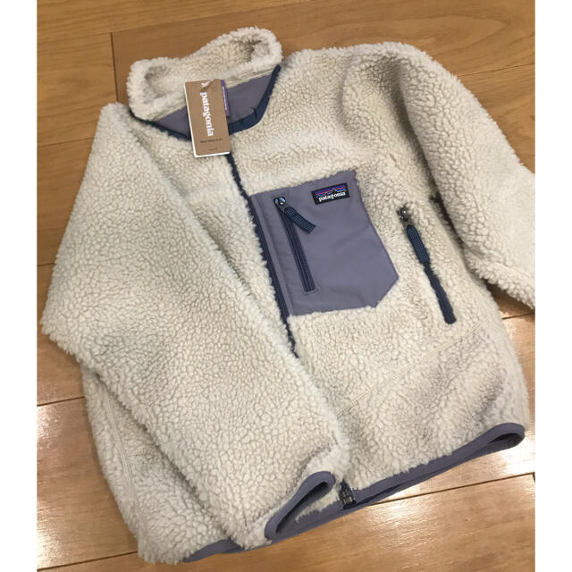 patagonia(パタゴニア)の[新品未使用] パタゴニア レトロX boys XS  キッズ/ベビー/マタニティのキッズ服男の子用(90cm~)(ジャケット/上着)の商品写真