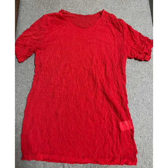 ISSEY MIYAKE(イッセイミヤケ)のISSEY MIYAKE 赤　プルオーバー レディースのトップス(Tシャツ(半袖/袖なし))の商品写真