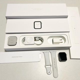 アップルウォッチ(Apple Watch)のApple Watch4  40mm  ホワイト スポーツ(腕時計(デジタル))