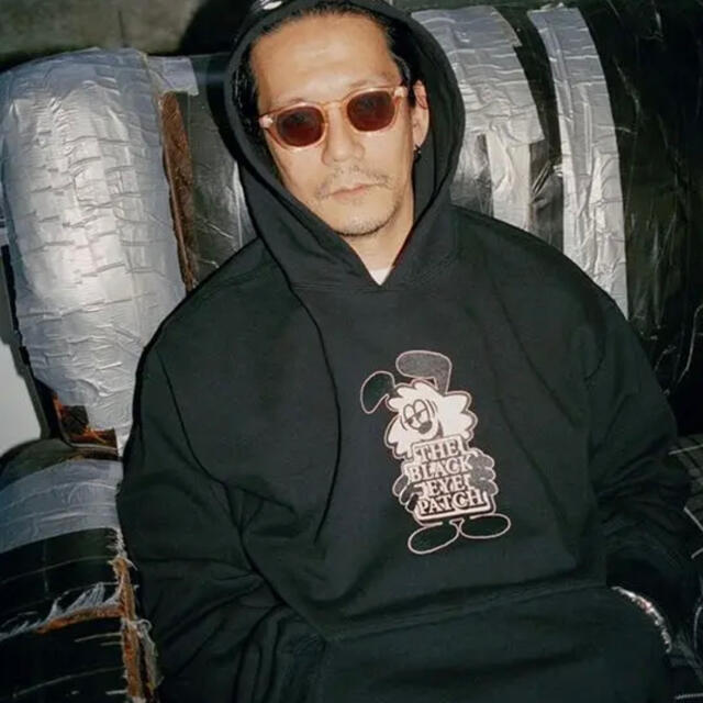 Supreme(シュプリーム)のTHE BLACK EYE PATCH VICK OG LABEL HOODIE メンズのトップス(パーカー)の商品写真