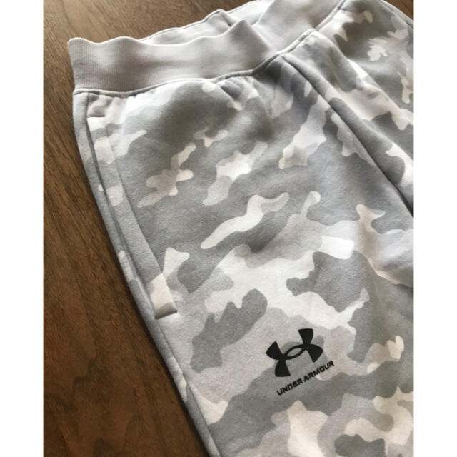 UNDER ARMOUR(アンダーアーマー)のアンダーアーマー  迷彩柄裏起毛スウェット パンツ メンズのパンツ(スラックス)の商品写真