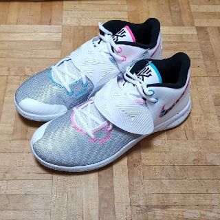 ナイキ(NIKE)のNIKE カイリー フライトラップ 3 EP☆新品未使用☆(スニーカー)