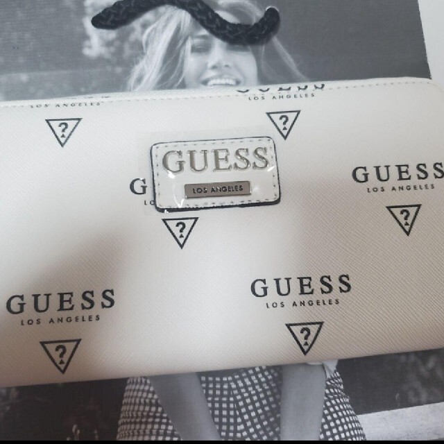 GUESS(ゲス)の【大人気】GUESS ゲス 長財布 文字柄♡ メンズのファッション小物(長財布)の商品写真