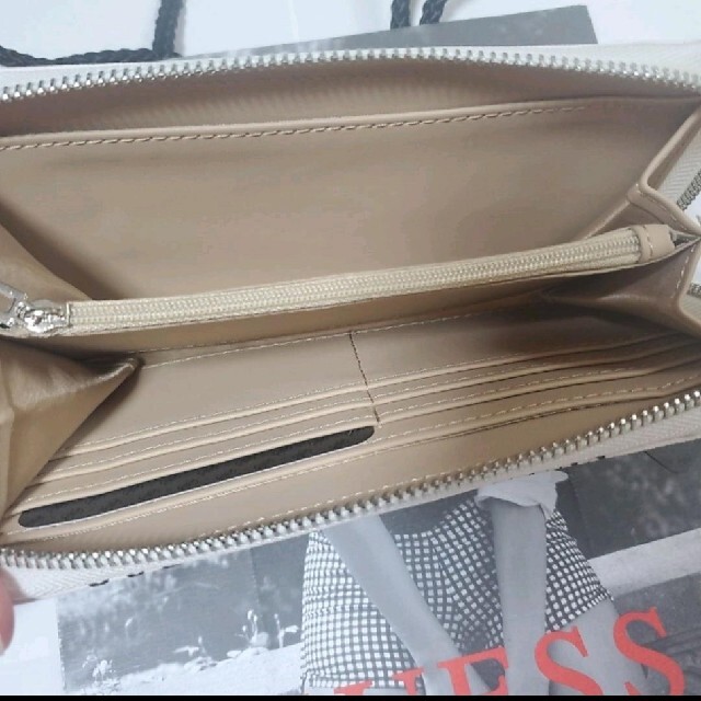 GUESS(ゲス)の【大人気】GUESS ゲス 長財布 文字柄♡ メンズのファッション小物(長財布)の商品写真