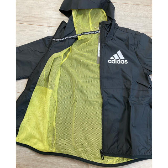 adidas(アディダス)の【新品】アディダス ウインドブレーカー ウーブンパンツ セット 130 送料込 キッズ/ベビー/マタニティのキッズ服男の子用(90cm~)(ジャケット/上着)の商品写真