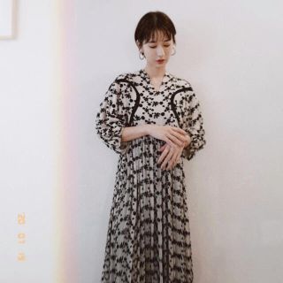 ステュディオス(STUDIOUS)の専用★CLANE完売EMBROIDERY FLOWER ONEPIECE★美品(ロングワンピース/マキシワンピース)