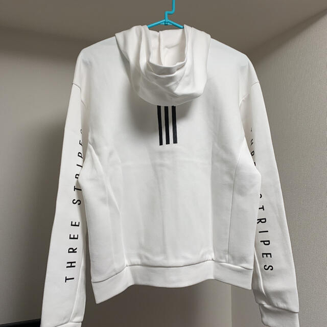 adidas(アディダス)の【新品】アディダス　パーカー　ホワイト メンズのトップス(パーカー)の商品写真