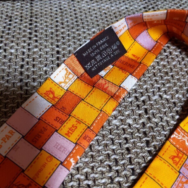 Hermes(エルメス)のエルメスオレンジボルデュック柄ツイリー レディースのファッション小物(バンダナ/スカーフ)の商品写真