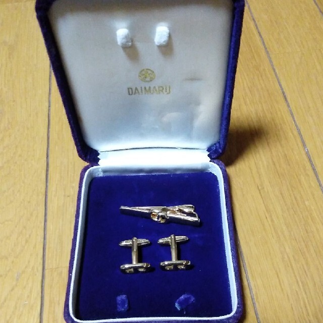 ネクタイピンとカウス。クリスチャンディオール