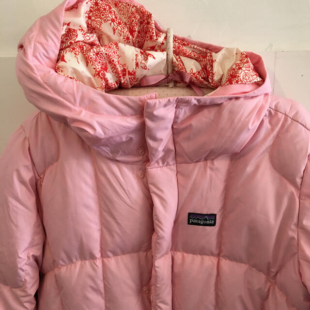 patagonia(パタゴニア)のpatagonia baby pink down coat. レディースのジャケット/アウター(ダウンコート)の商品写真