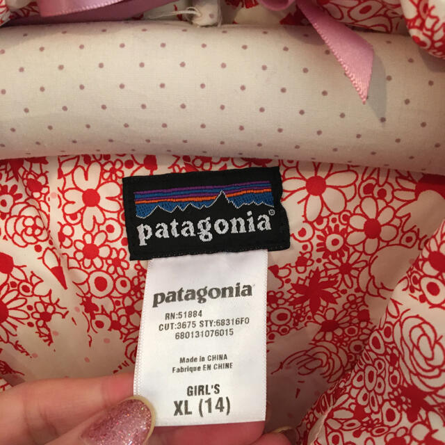 patagonia(パタゴニア)のpatagonia baby pink down coat. レディースのジャケット/アウター(ダウンコート)の商品写真