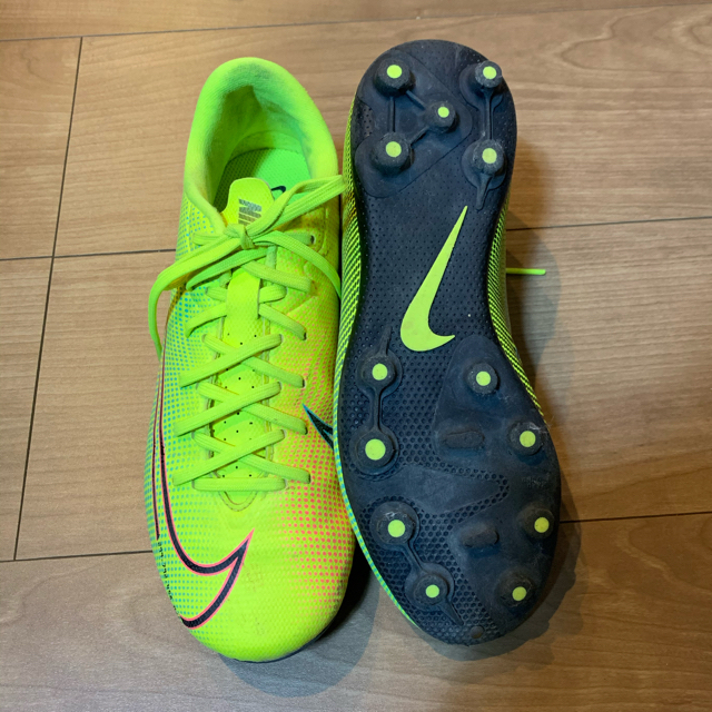 NIKE(ナイキ)のサッカースパイク ナイキ ジュニア 23.5cm スポーツ/アウトドアのサッカー/フットサル(シューズ)の商品写真