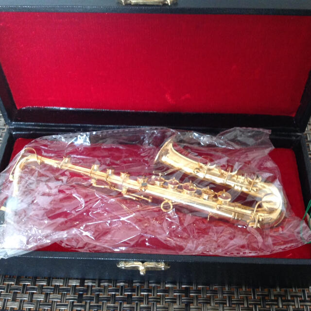 ミニチュア　アルトサックス 楽器の管楽器(サックス)の商品写真